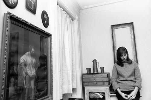 Barbara Streisand with empty frame, 1964<br/>