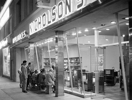 Photo: Watching TV Fights, Nicholson's, Sunset Boulevard, 1949 Gelatin Silver print #1303
