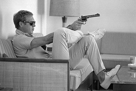 Steve McQueen at home with pistol<br/>