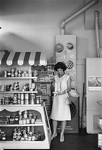 Jackie in a grocery store in Georgetown, 1959