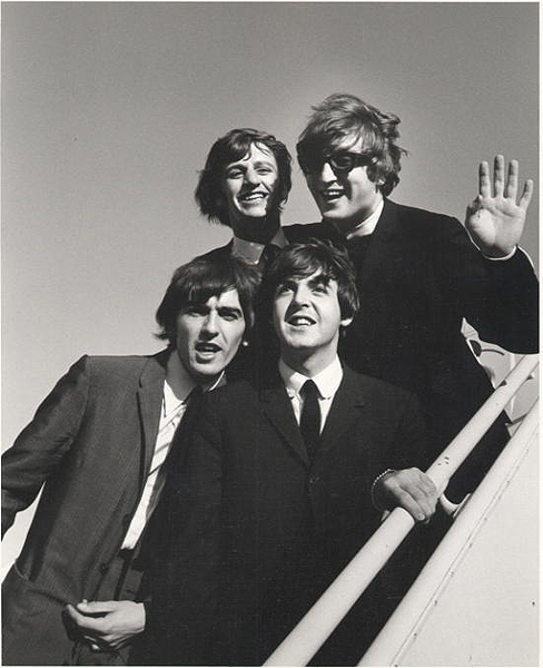 The Beatles land in Los Angels, 1964