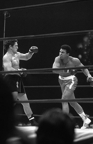 Photo: Muhammad Ali fighting Oscar Bonavena in Madison Square Garden, 1970 Gelatin Silver print #1814