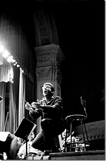 Leonard Bernstein conducting Mahler's Second Symphony during a New York Philharmonic rehearsal, 1960<br/>