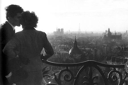 Les Amoureux de la Colonne Bastille, 1957<br/>