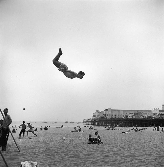 Fun at the Santa Monica Beach, 1948<br/>