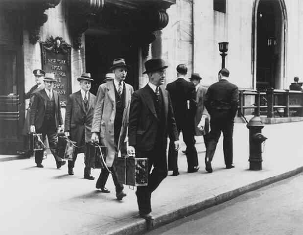 Chain Gang" of New York Stock Exchange Officers Carries Traded Securities Each Day to Banks and Brokerage Houses (Time Inc.)<br/>