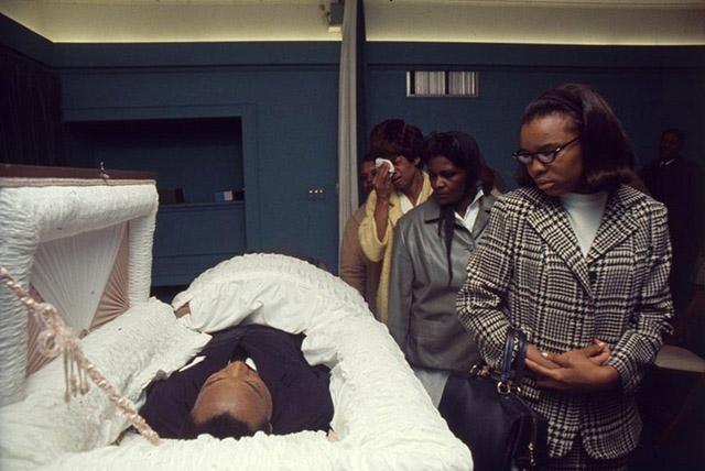 Martin Luther King, Jr., at the R.S. Lewis & Sons Funeral Home in Memphis, 1968<br/>