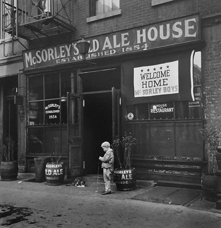 McSorleys, New York, 1945