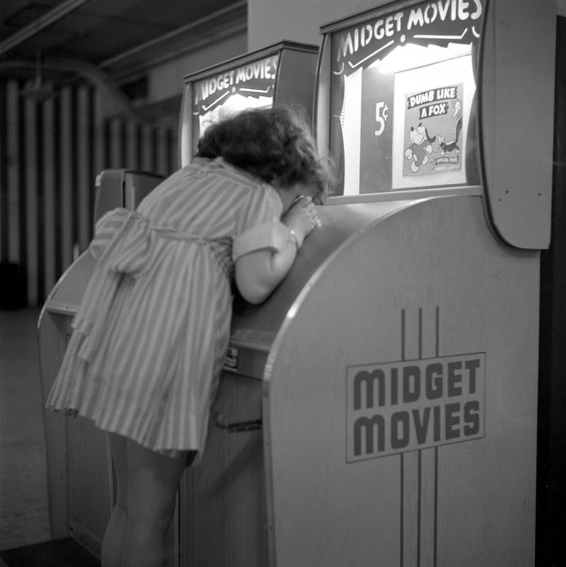 Photo: At the arcade, Coney Island, New York, c. 1946-1950 Gelatin Silver print #2714