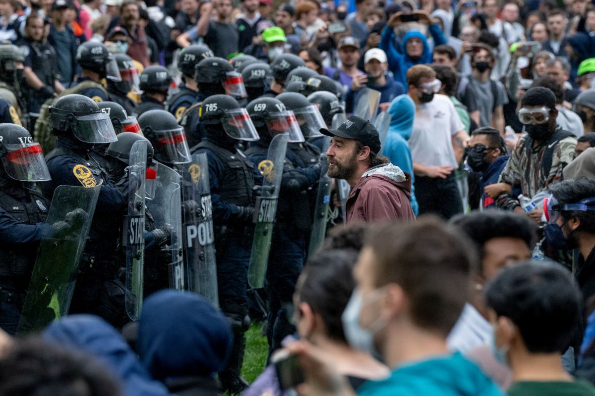 May 4, 2024: Police from the University of Virginia along with Virginia State Police cleared an encampment in support of Palestine before forcing the protesters off Grounds into the street.