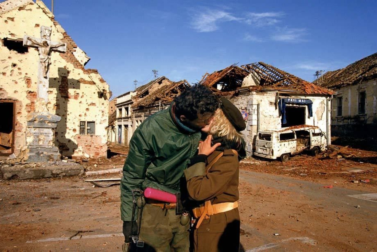 Serbian paramilitary soldiers celebrate the fall of Vukovar. Croatia 1991