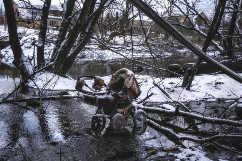 Photo: A stroller lays abandoned on the path to safety as people flee a Russian assault. Irpin, Ukraine, 2022 Archival Pigment Print #2973