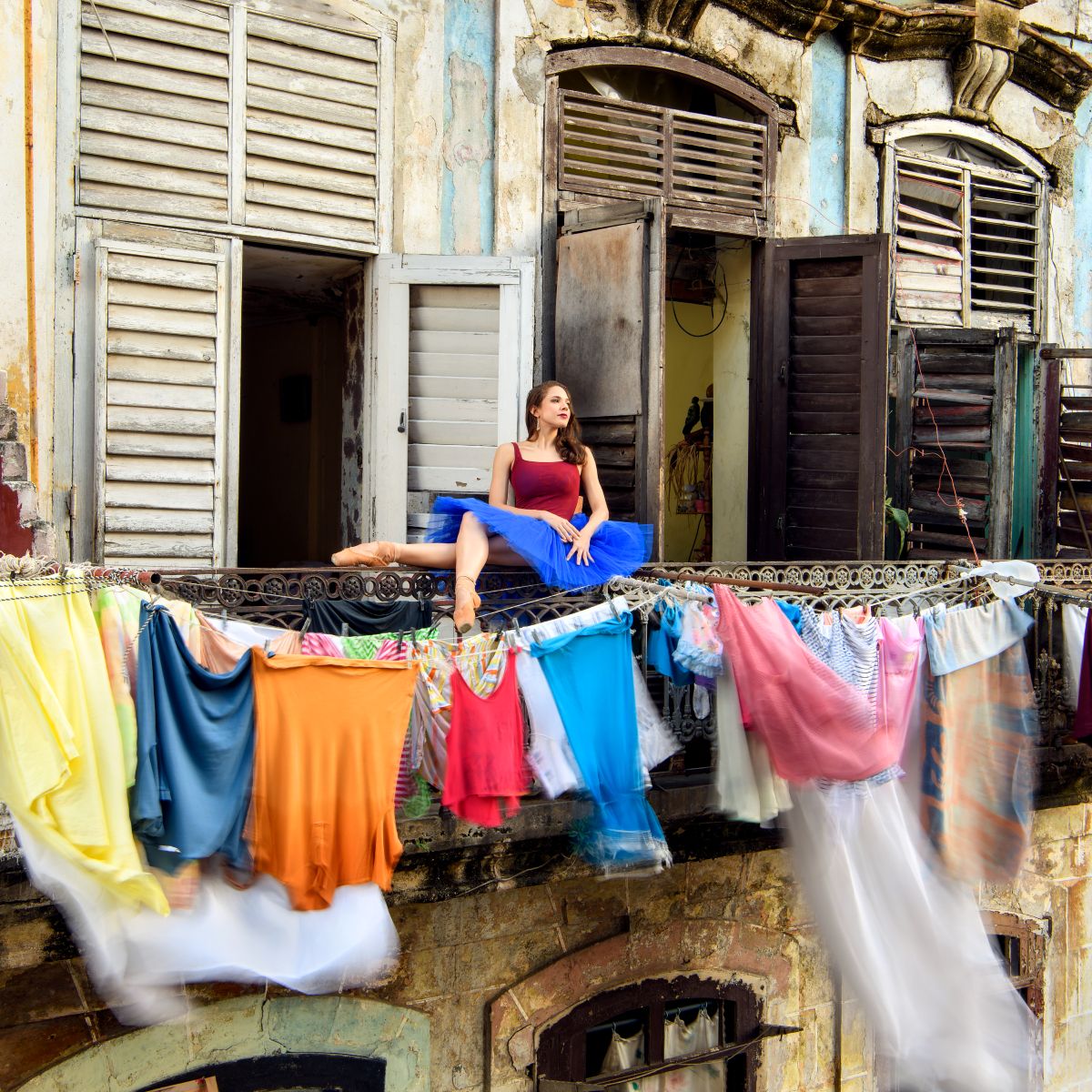 Dancer and clothesline, Havana