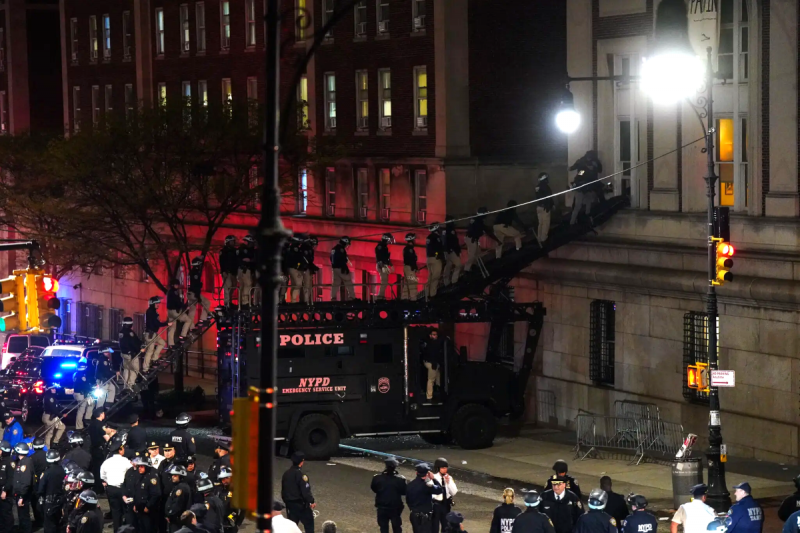 Photo: New York Police officers in riot gear enter Hamilton Hall at Columbia University, New York, May 1, 2024 Archival Pigment Print #2986