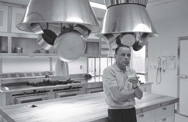 Photo: Frank Sinatra eating a sandwich, 1965 Gelatin Silver print #3072