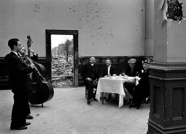 Photo: The Brunswick Hotel, 1957 Gelatin Silver print #3115
