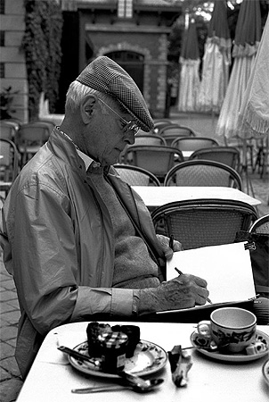 Henri Cartier-Bresson sketching in the Bois de Boulogne, Paris, 1987